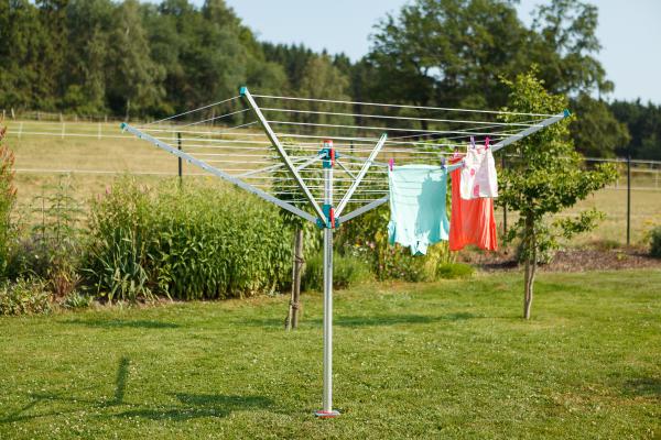 Blome Wäschespinne Primera mit Schutzhülle & Bodenhülse, 60m Leine, Wäscheschirm